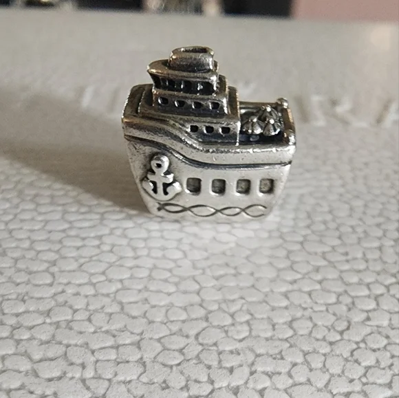 Pandora St. Kitts Cruise ship rare charm